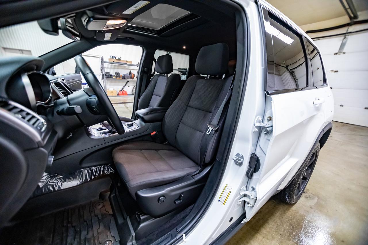 2018 Jeep Grand Cherokee 4x4 Laredo Nav Roof BCam Red Deer AB