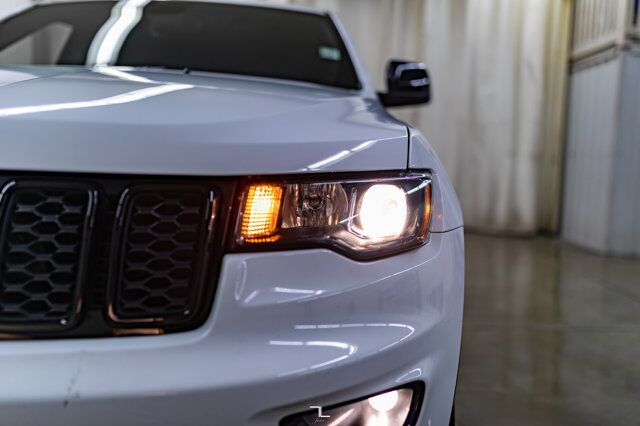 2018 Jeep Grand Cherokee 4x4 Laredo Nav Roof BCam Red Deer AB