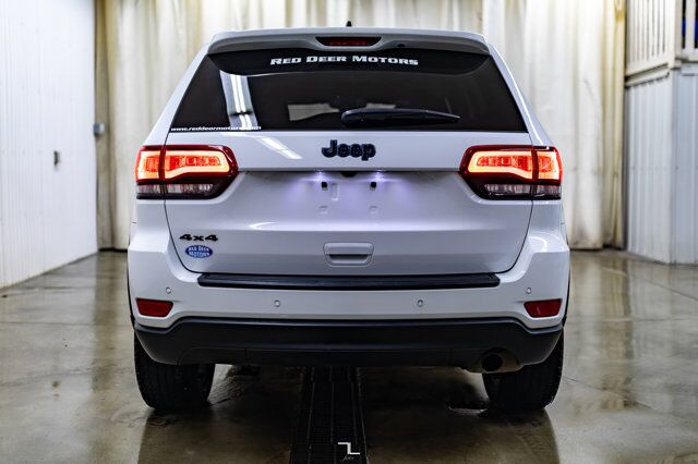 2018 Jeep Grand Cherokee 4x4 Laredo Nav Roof BCam Red Deer AB