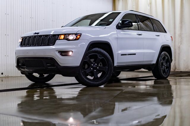 2018 Jeep Grand Cherokee 4x4 Laredo Nav Roof BCam Red Deer AB