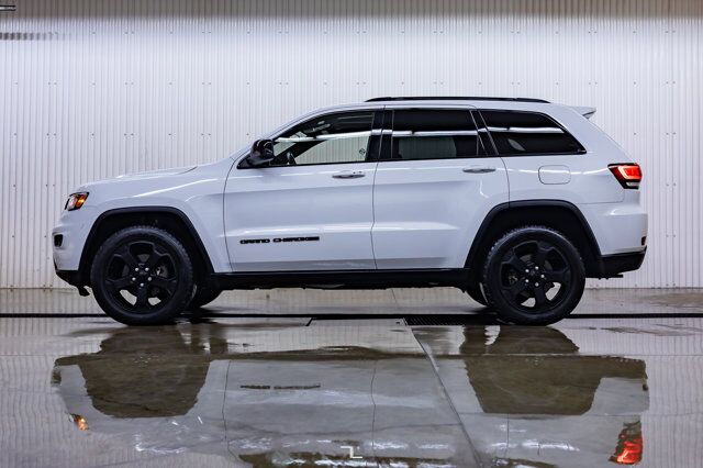 2018 Jeep Grand Cherokee 4x4 Laredo Nav Roof BCam Red Deer AB