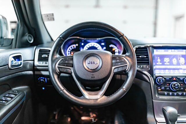 2018 Jeep Grand Cherokee 4x4 Laredo Nav Roof BCam Red Deer AB