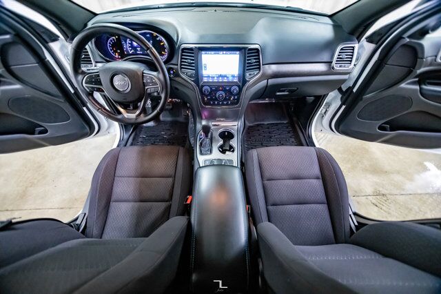 2018 Jeep Grand Cherokee 4x4 Laredo Nav Roof BCam Red Deer AB