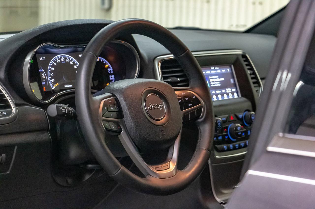 2018 Jeep Grand Cherokee 4x4 Laredo Red Deer AB