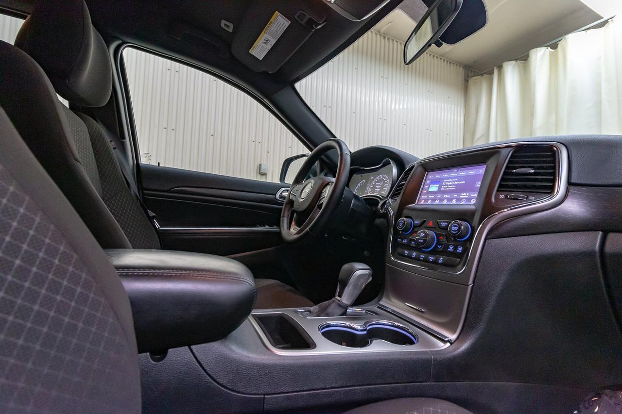 2018 Jeep Grand Cherokee 4x4 Laredo Red Deer AB