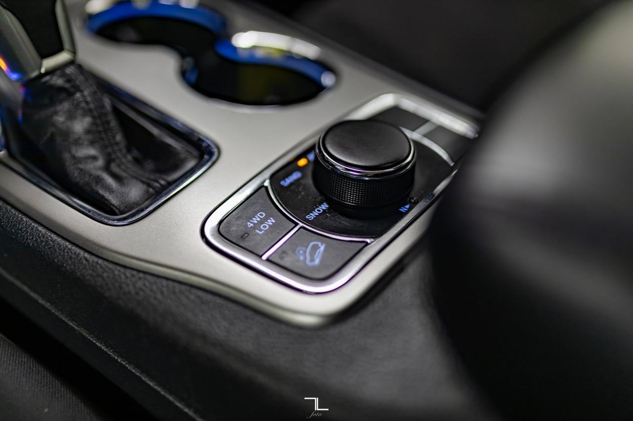 2018 Jeep Grand Cherokee 4x4 Laredo Roof BCam Red Deer AB