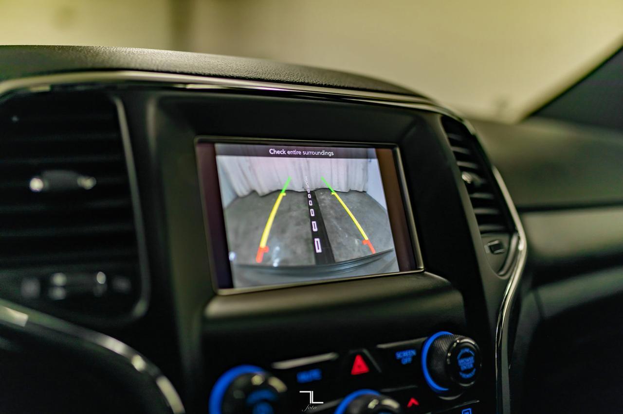 2018 Jeep Grand Cherokee 4x4 Laredo Roof BCam Red Deer AB