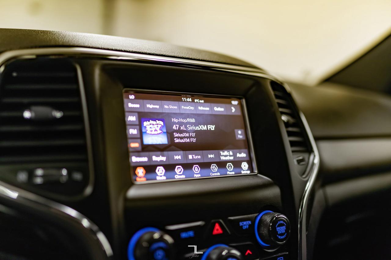 2018 Jeep Grand Cherokee 4x4 Laredo Roof BCam Red Deer AB