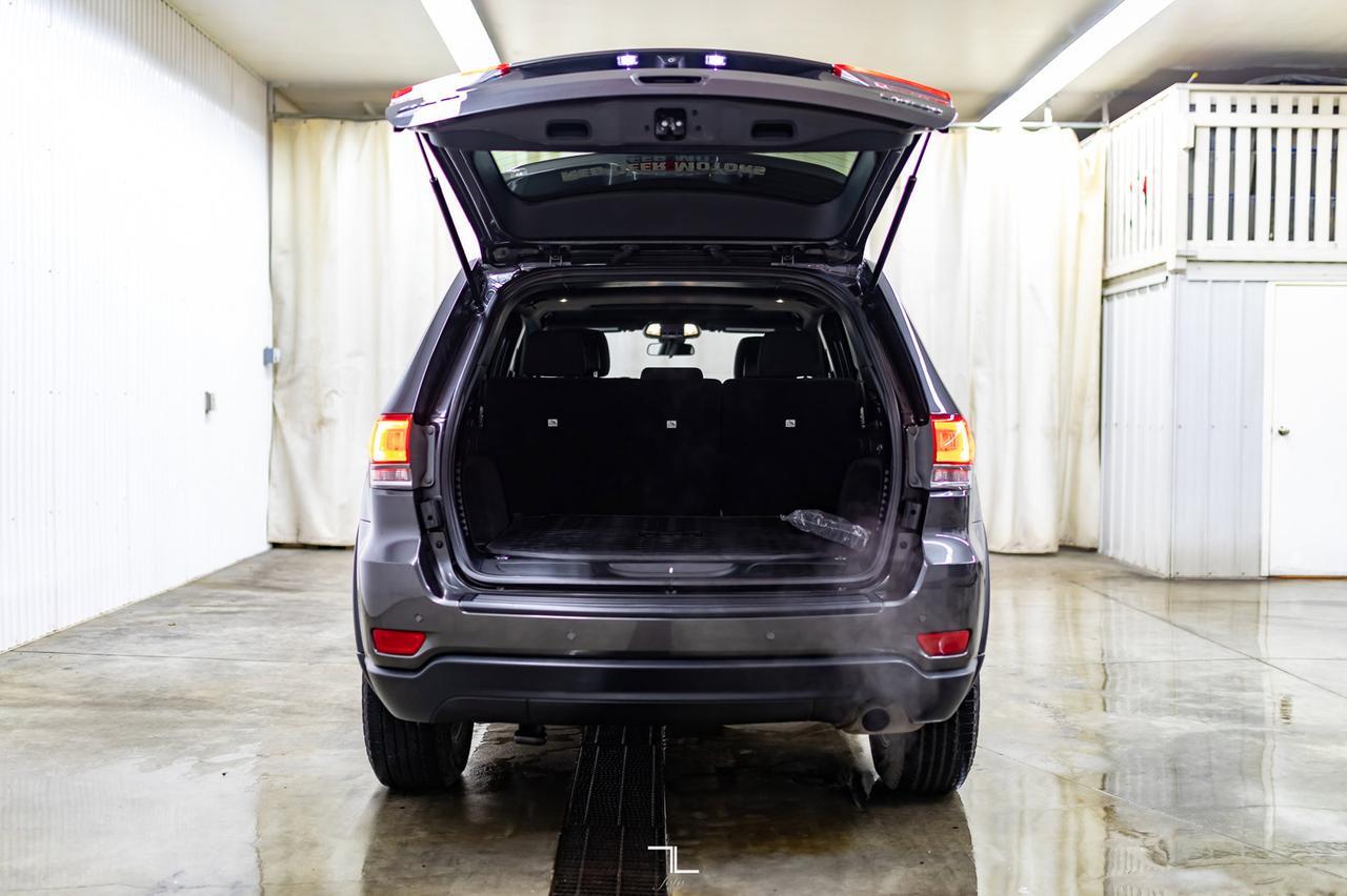 2018 Jeep Grand Cherokee 4x4 Laredo Roof BCam Red Deer AB