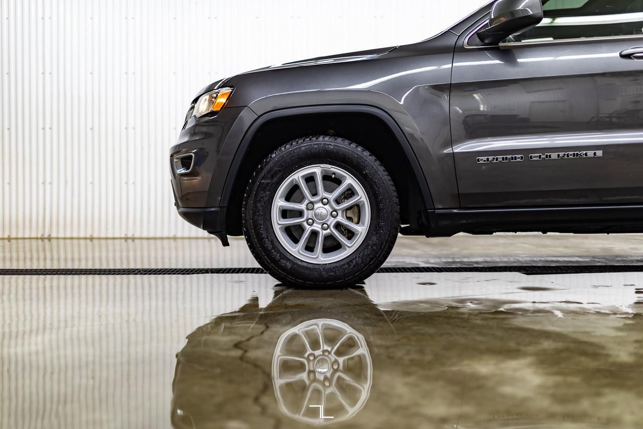 2018 Jeep Grand Cherokee 4x4 Laredo Roof BCam Red Deer AB