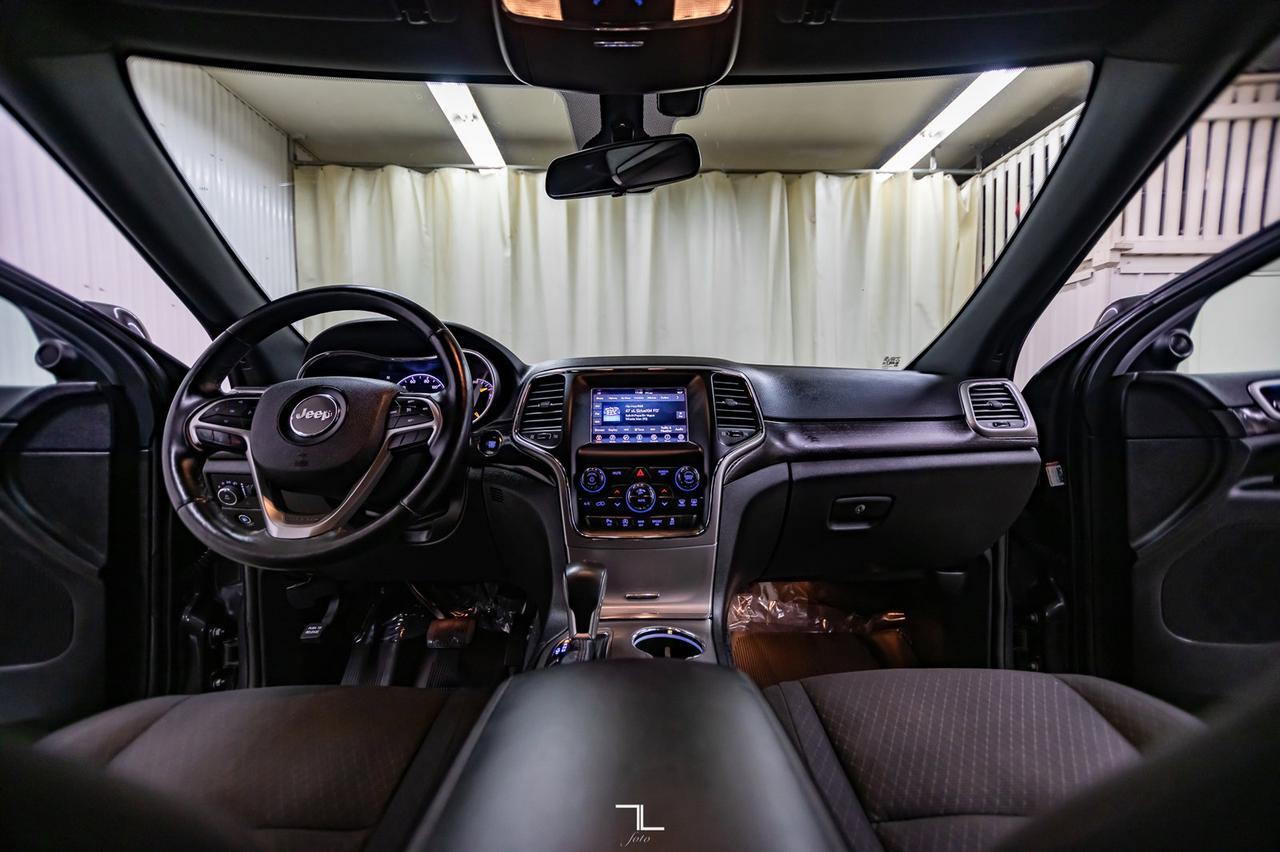 2018 Jeep Grand Cherokee 4x4 Laredo Roof BCam Red Deer AB