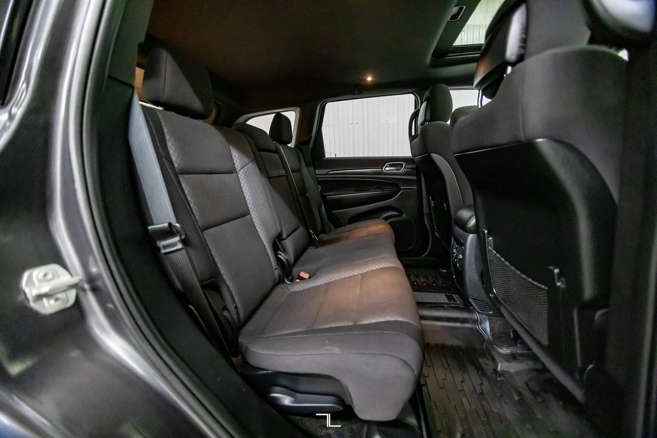 2018 Jeep Grand Cherokee 4x4 Laredo Roof BCam Red Deer AB