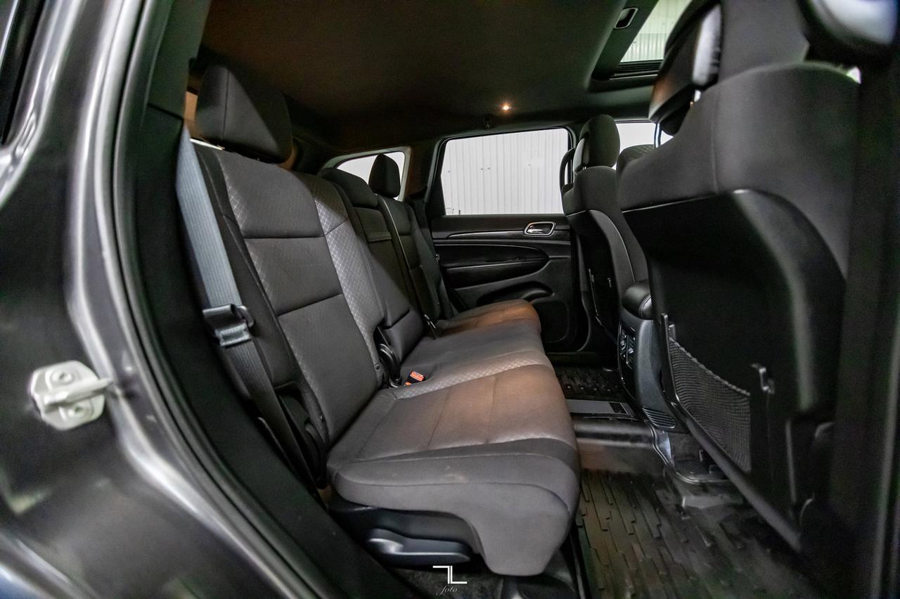 2018 Jeep Grand Cherokee 4x4 Laredo Roof BCam Red Deer AB