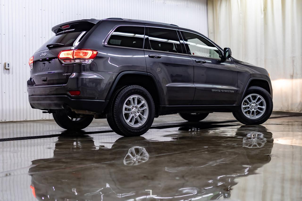 2018 Jeep Grand Cherokee 4x4 Laredo Roof BCam Red Deer AB