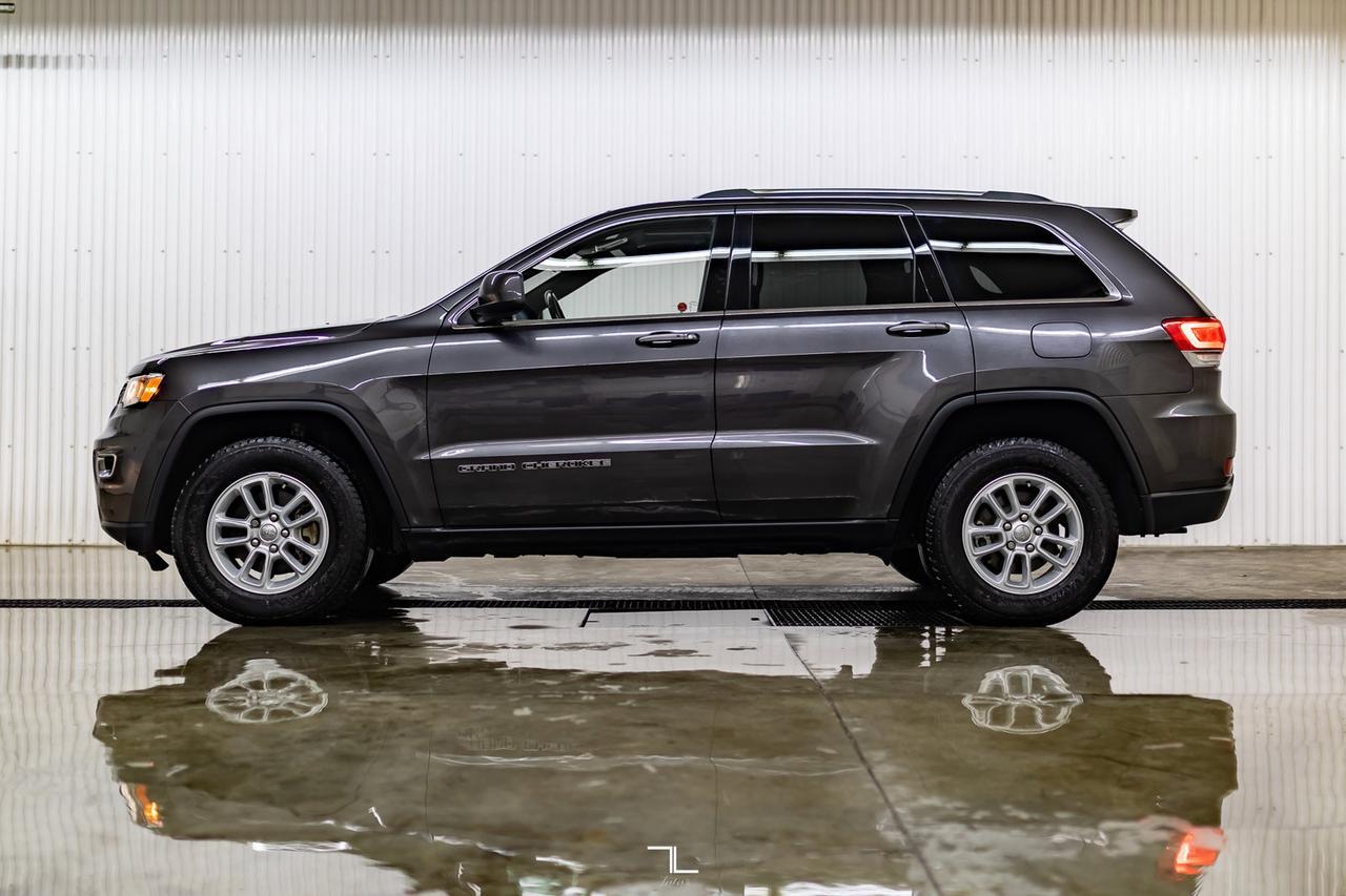 2018 Jeep Grand Cherokee 4x4 Laredo Roof BCam Red Deer AB