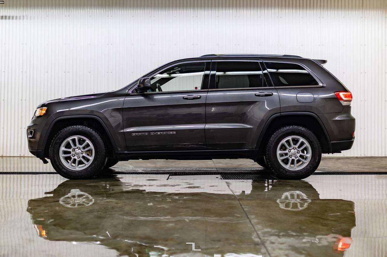 2018 Jeep Grand Cherokee 4x4 Laredo Roof BCam Red Deer AB