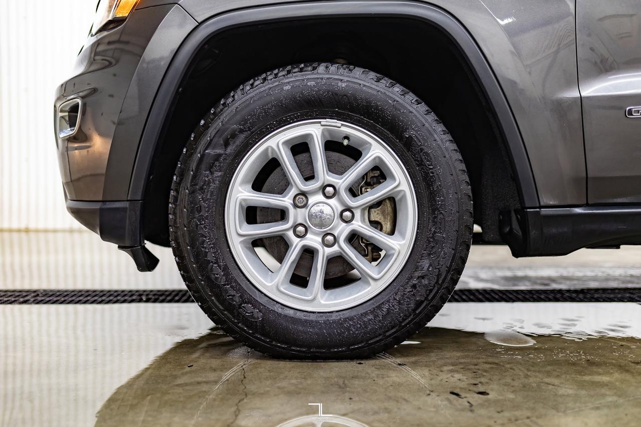 2018 Jeep Grand Cherokee 4x4 Laredo Roof BCam Red Deer AB