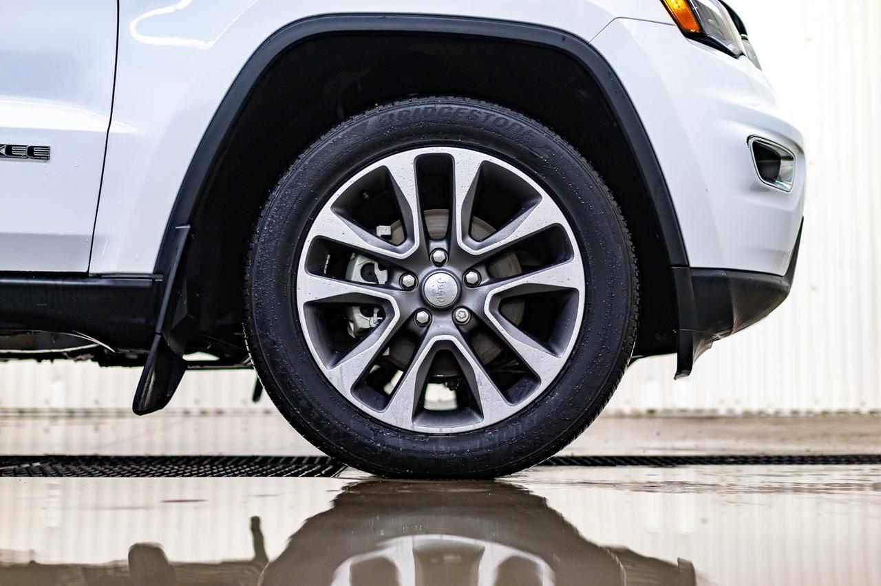 2018 Jeep Grand Cherokee 4x4 Limited Leather Roof Nav BCam Red Deer AB