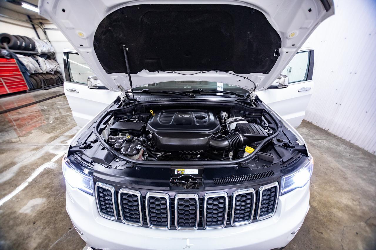 2018 Jeep Grand Cherokee 4x4 Limited Leather Roof Nav BCam Red Deer AB