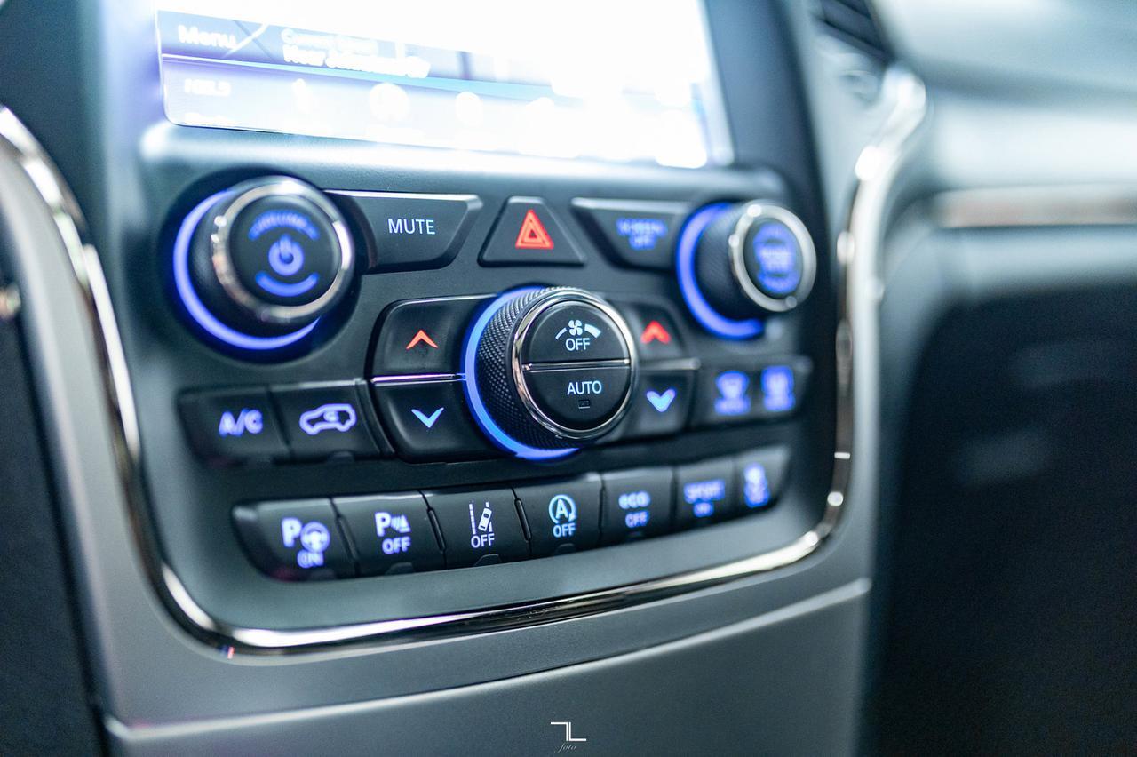 2018 Jeep Grand Cherokee 4x4 Overland High Altitude Leather Roof Nav Red Deer AB