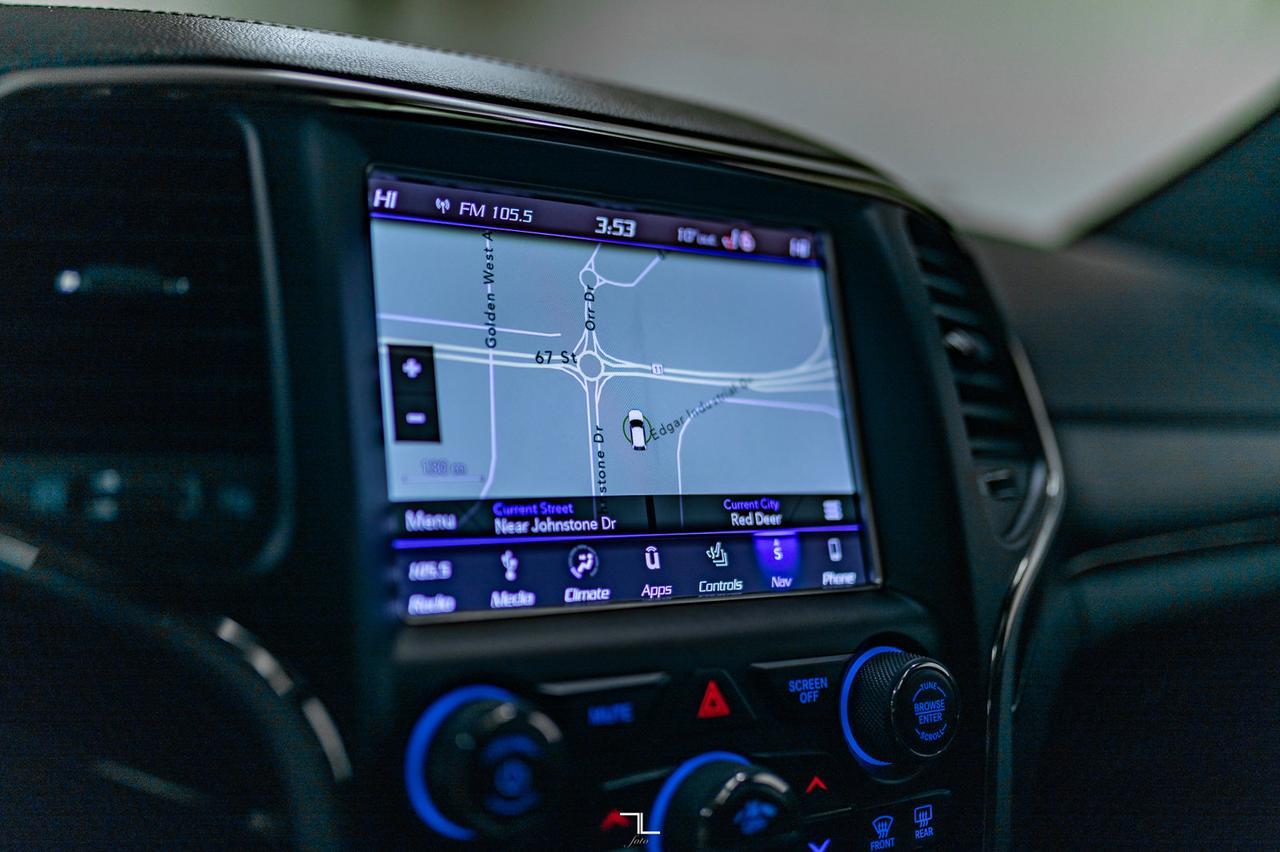 2018 Jeep Grand Cherokee 4x4 Overland High Altitude Leather Roof Nav Red Deer AB