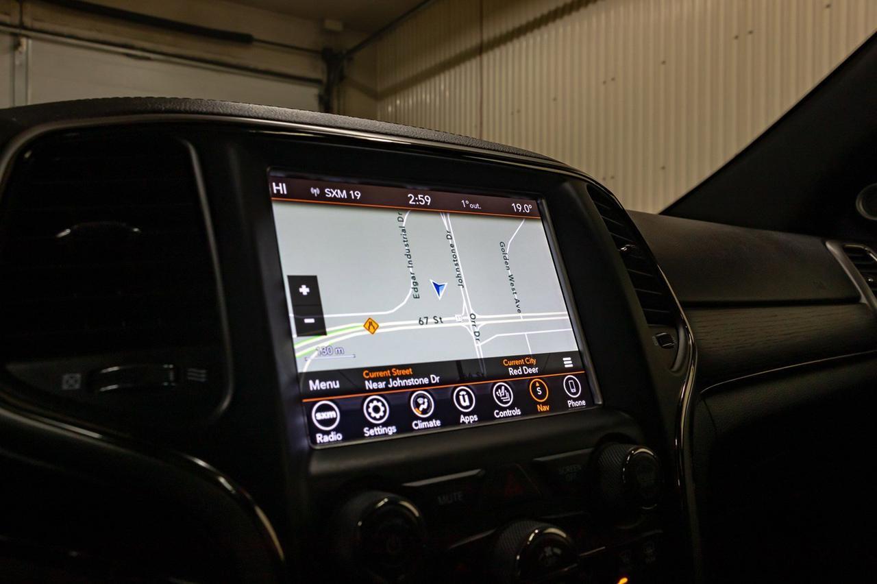 2018 Jeep Grand Cherokee 4x4 Overland High Altitude Leather Roof Nav Red Deer AB