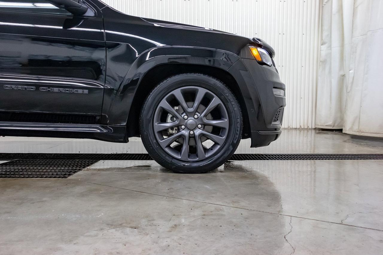 2018 Jeep Grand Cherokee 4x4 Overland High Altitude Leather Roof Nav Red Deer AB