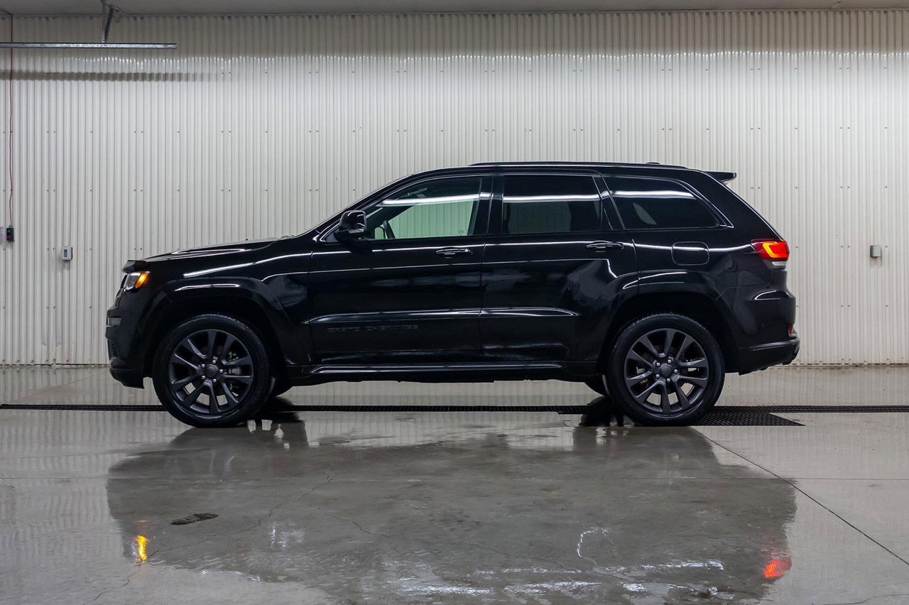 2018 Jeep Grand Cherokee 4x4 Overland High Altitude Leather Roof Nav Red Deer AB