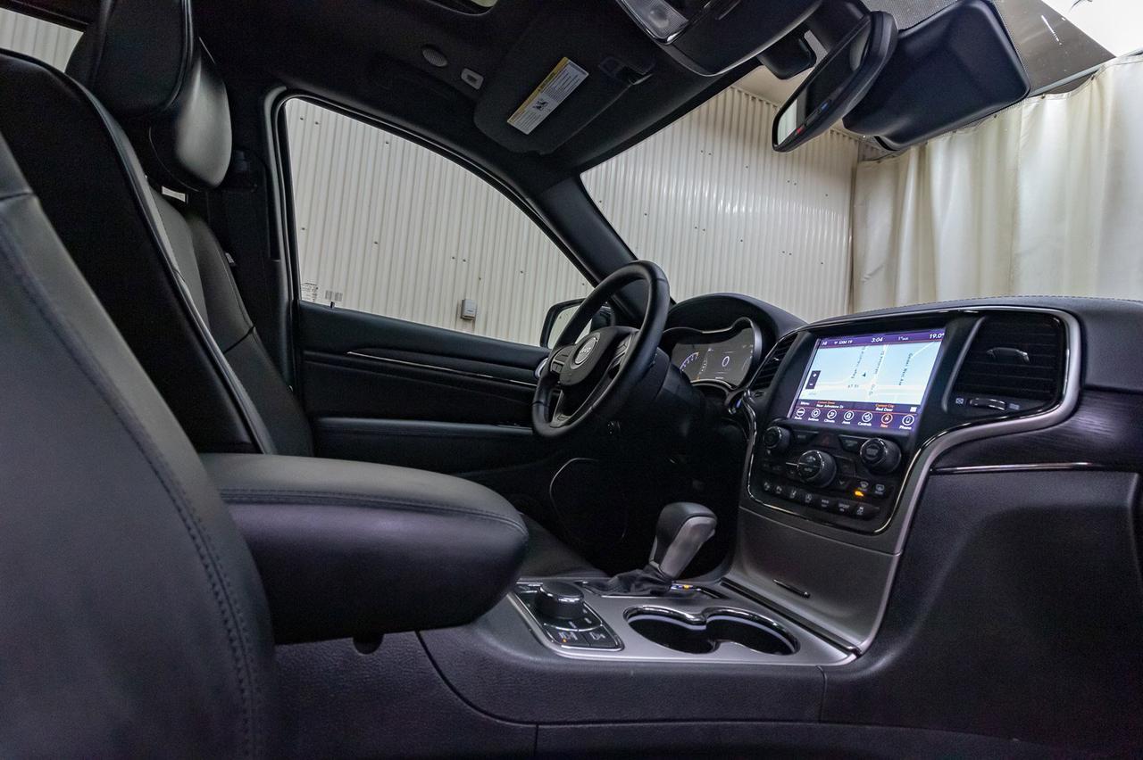 2018 Jeep Grand Cherokee 4x4 Overland High Altitude Leather Roof Nav Red Deer AB