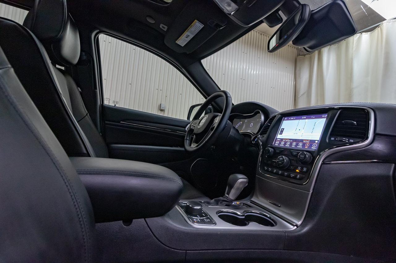 2018 Jeep Grand Cherokee 4x4 Overland High Altitude Leather Roof Nav Red Deer AB