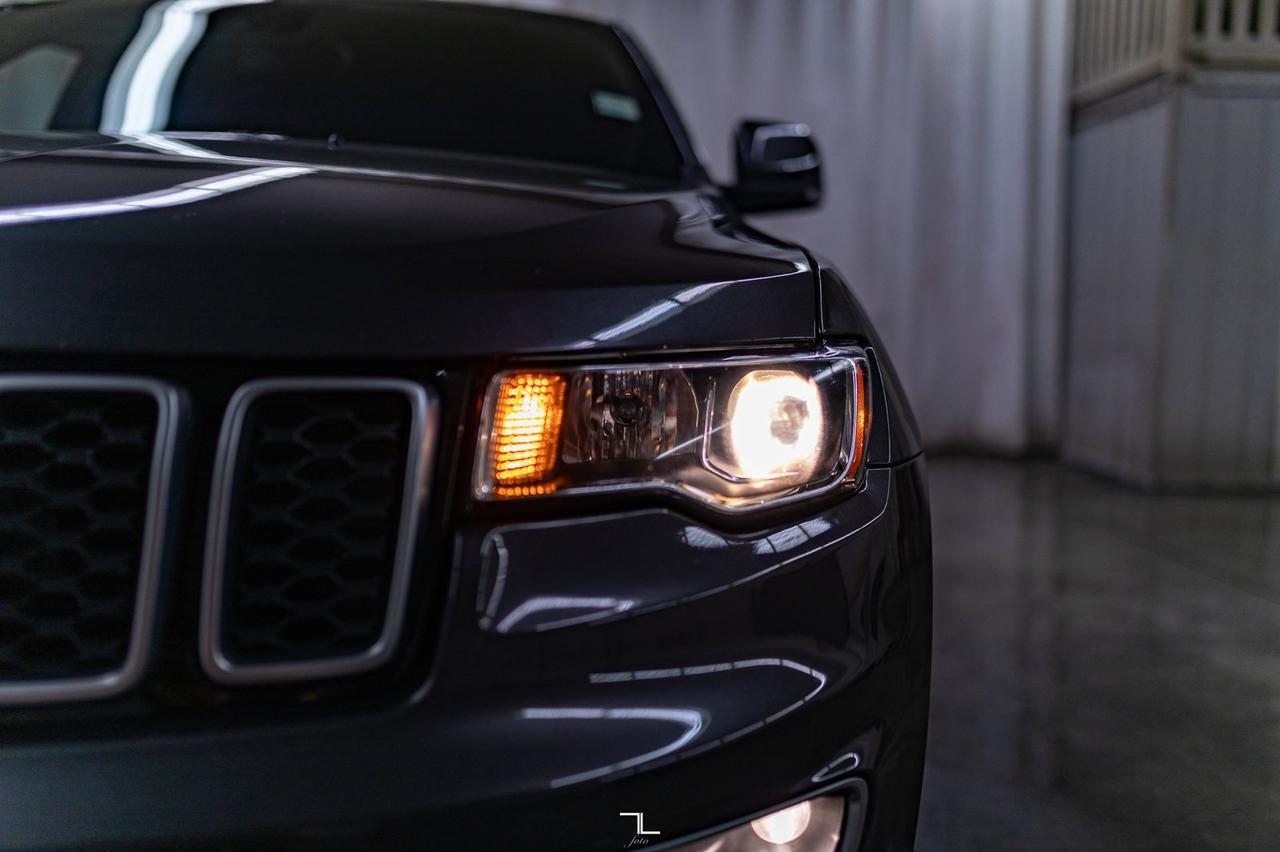 2018 Jeep Grand Cherokee 4x4 Sterling Edition Leather Roof Nav BCam Red Deer AB