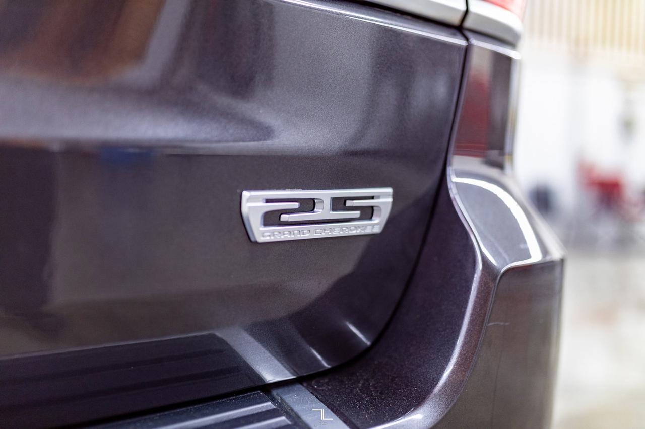 2018 Jeep Grand Cherokee 4x4 Sterling Edition Leather Roof Nav BCam Red Deer AB