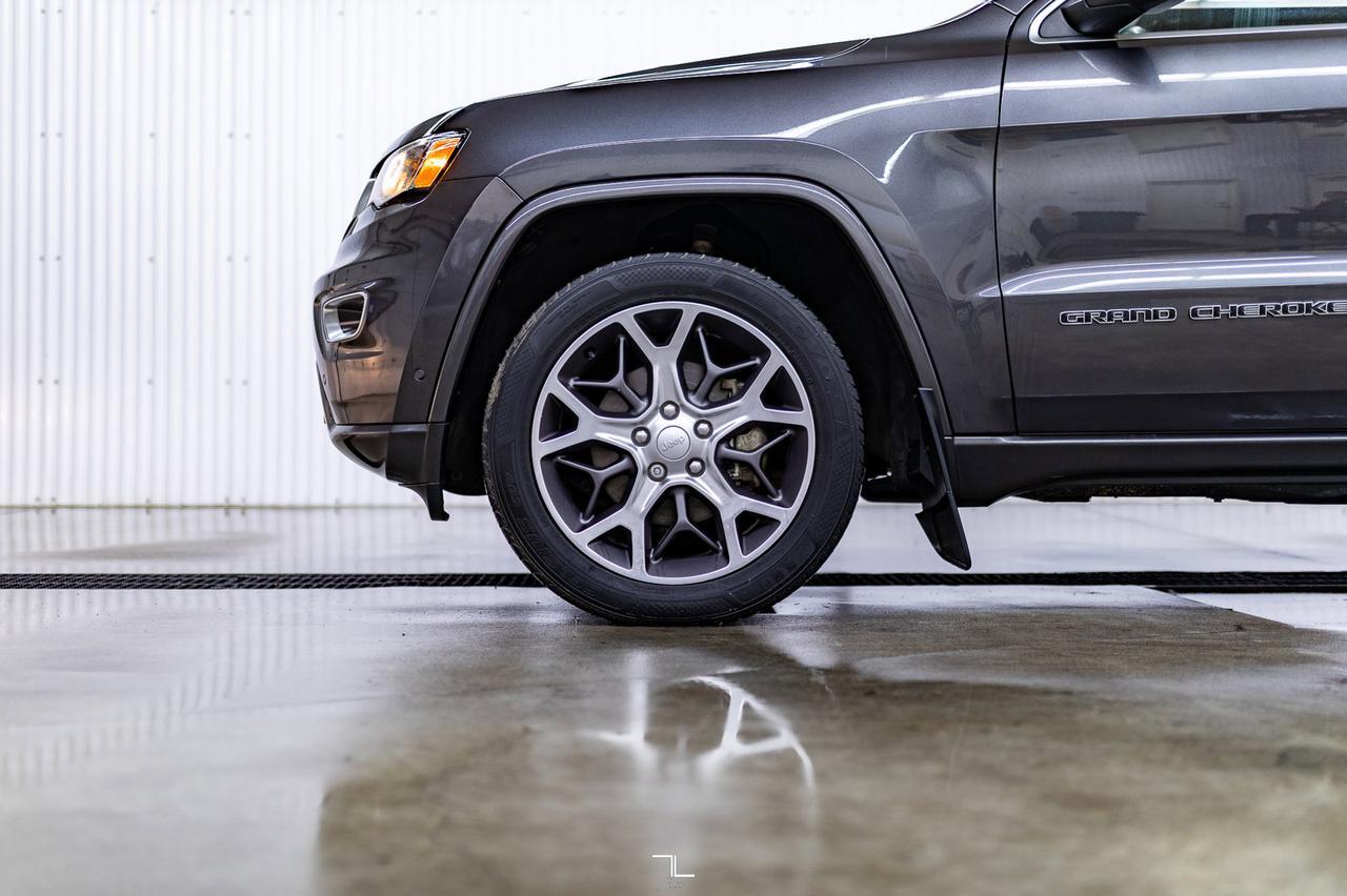 2018 Jeep Grand Cherokee 4x4 Sterling Edition Leather Roof Nav BCam Red Deer AB