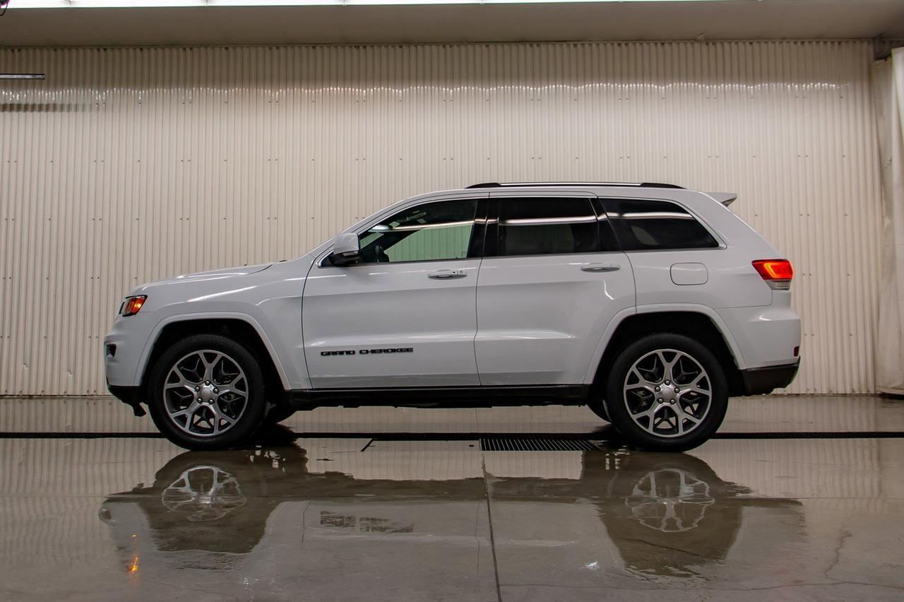 2018 Jeep Grand Cherokee 4x4 Sterling Edition Leather Roof Nav Red Deer AB
