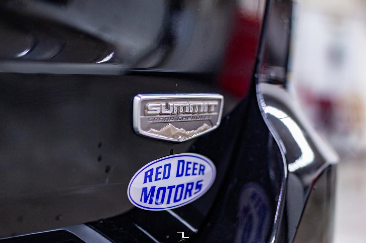 2018 Jeep Grand Cherokee 4x4 Summit Diesel Leather Roof Nav Red Deer AB