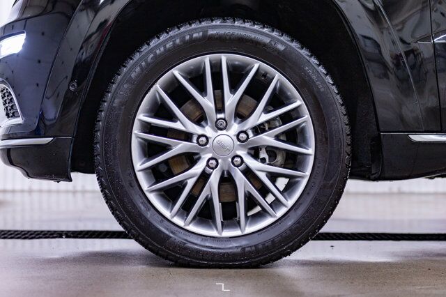 2018 Jeep Grand Cherokee 4x4 Summit Diesel Leather Roof Nav Red Deer AB