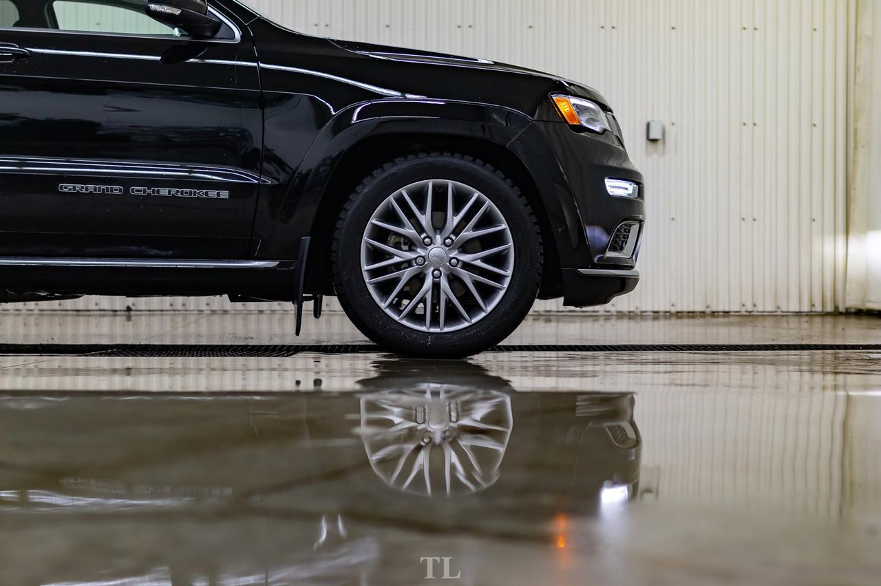 2018 Jeep Grand Cherokee 4x4 Summit Leather Roof Nav BCam Red Deer AB