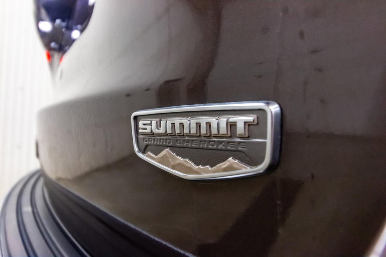 2018 Jeep Grand Cherokee 4x4 Summit Leather Roof Nav BCam Red Deer AB
