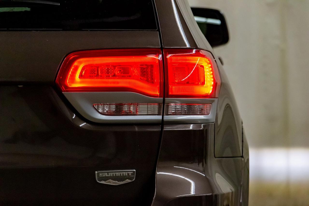 2018 Jeep Grand Cherokee 4x4 Summit Leather Roof Nav BCam Red Deer AB