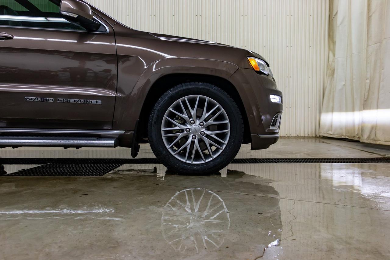 2018 Jeep Grand Cherokee 4x4 Summit Leather Roof Nav BCam Red Deer AB