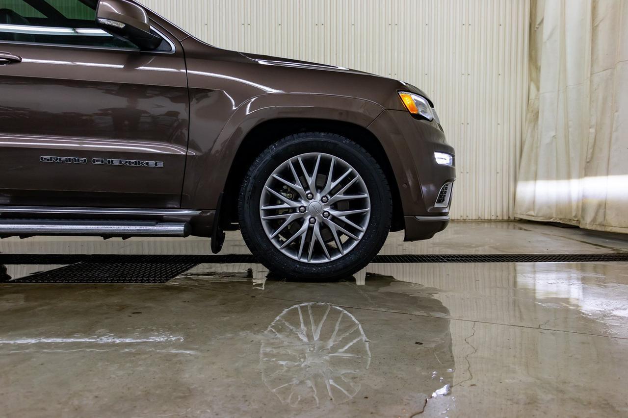 2018 Jeep Grand Cherokee 4x4 Summit Leather Roof Nav BCam Red Deer AB
