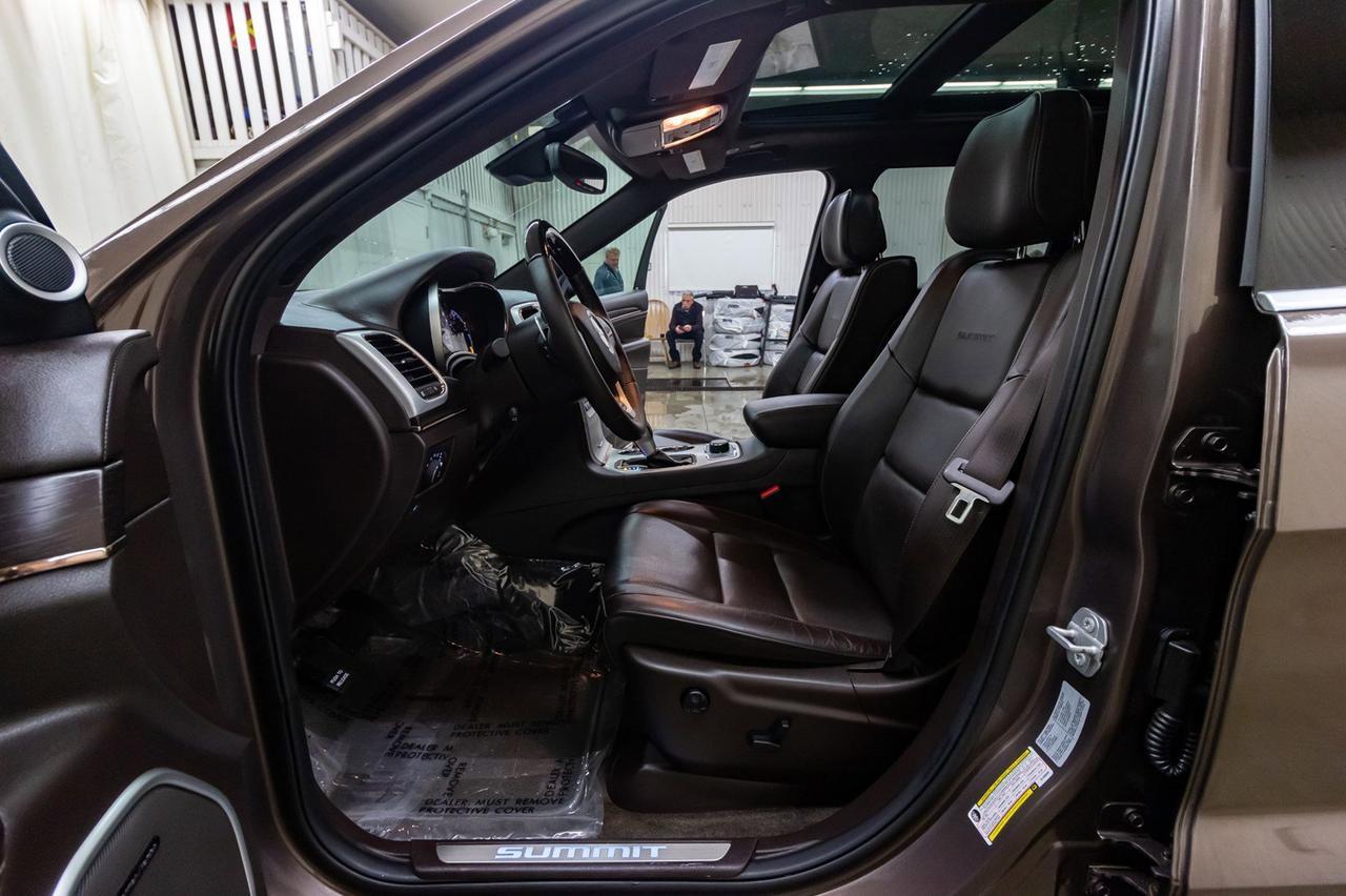 2018 Jeep Grand Cherokee 4x4 Summit Leather Roof Nav BCam Red Deer AB