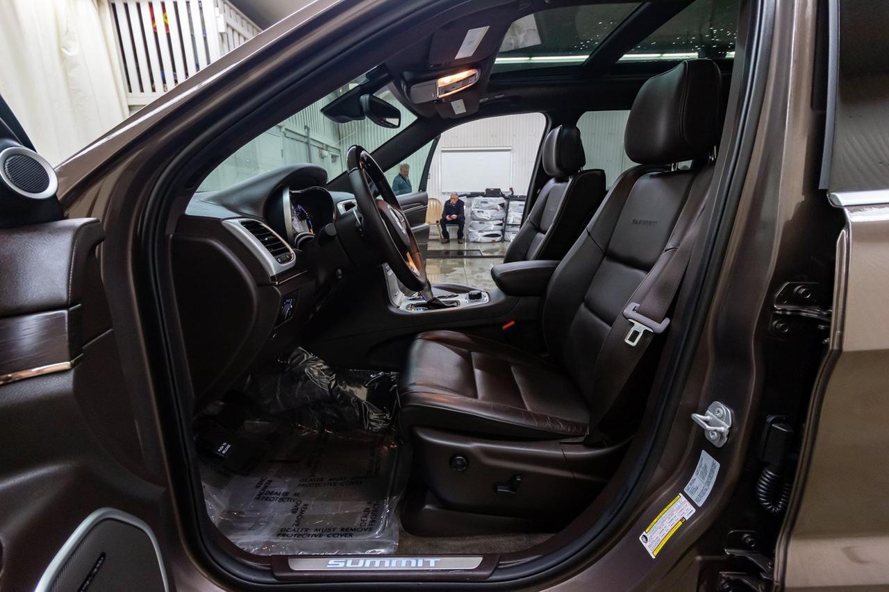 2018 Jeep Grand Cherokee 4x4 Summit Leather Roof Nav BCam Red Deer AB