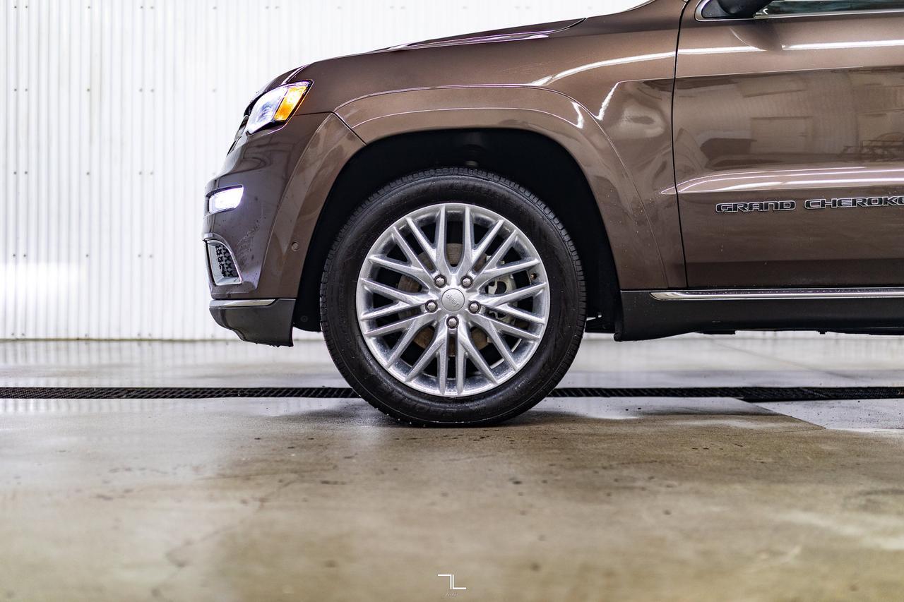 2018 Jeep Grand Cherokee 4x4 Summit Leather Roof Nav BCam TV's Red Deer AB