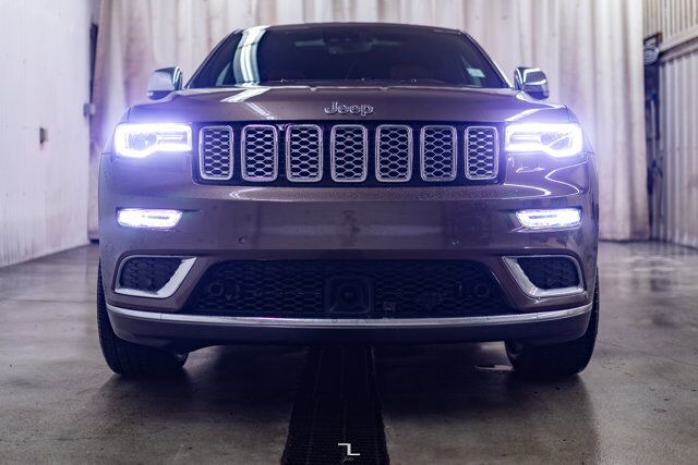 2018 Jeep Grand Cherokee 4x4 Summit Leather Roof Nav BCam TV's Red Deer AB