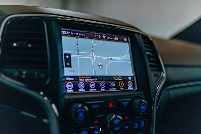 2018 Jeep Grand Cherokee 4x4 Summit Leather Roof Nav BCam TV's Red Deer AB