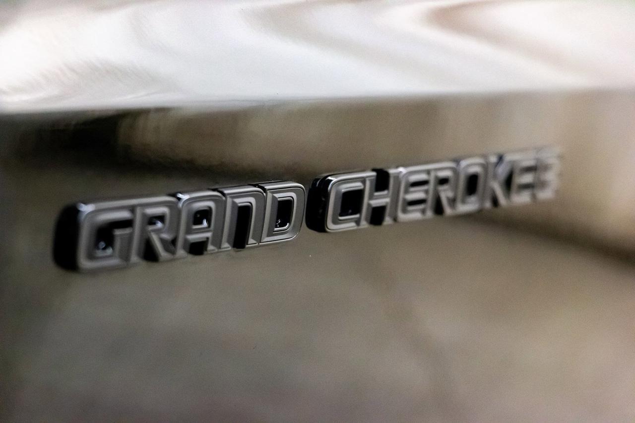 2018 Jeep Grand Cherokee AWD Altitude IV Leather Roof Nav Red Deer AB