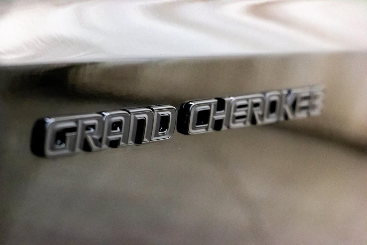 2018 Jeep Grand Cherokee AWD Altitude IV Leather Roof Nav Red Deer AB