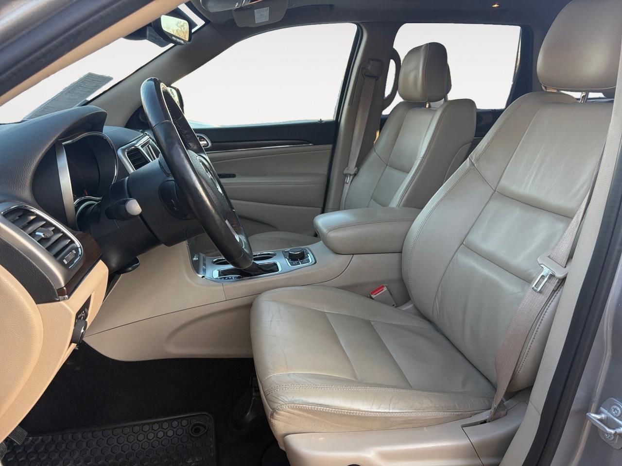 2018 Jeep Grand Cherokee Limited, SUNROOF, BACKUP CAMERA WITH PARKING SENSORS, BLIND SPOT ALERT, POWER LIFTGATE, APPLE CARPLAY/ANDROID AUTO, HEATED STEERING WHEEL & SEATS, REMOTE START, SPORT MODE, LOW MILEAGE, TAKE THIS JEEP ANYWHERE!