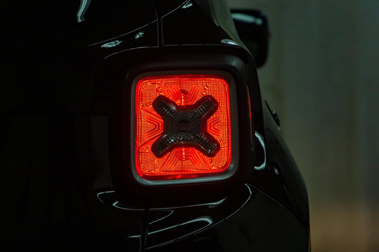 2018 Jeep Renegade 4x4 Limited Leather Roof Nav BCam Red Deer AB